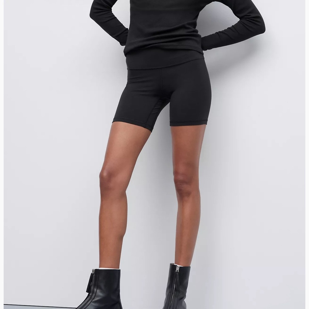 lululemon Align High-Rise Black Short 6"